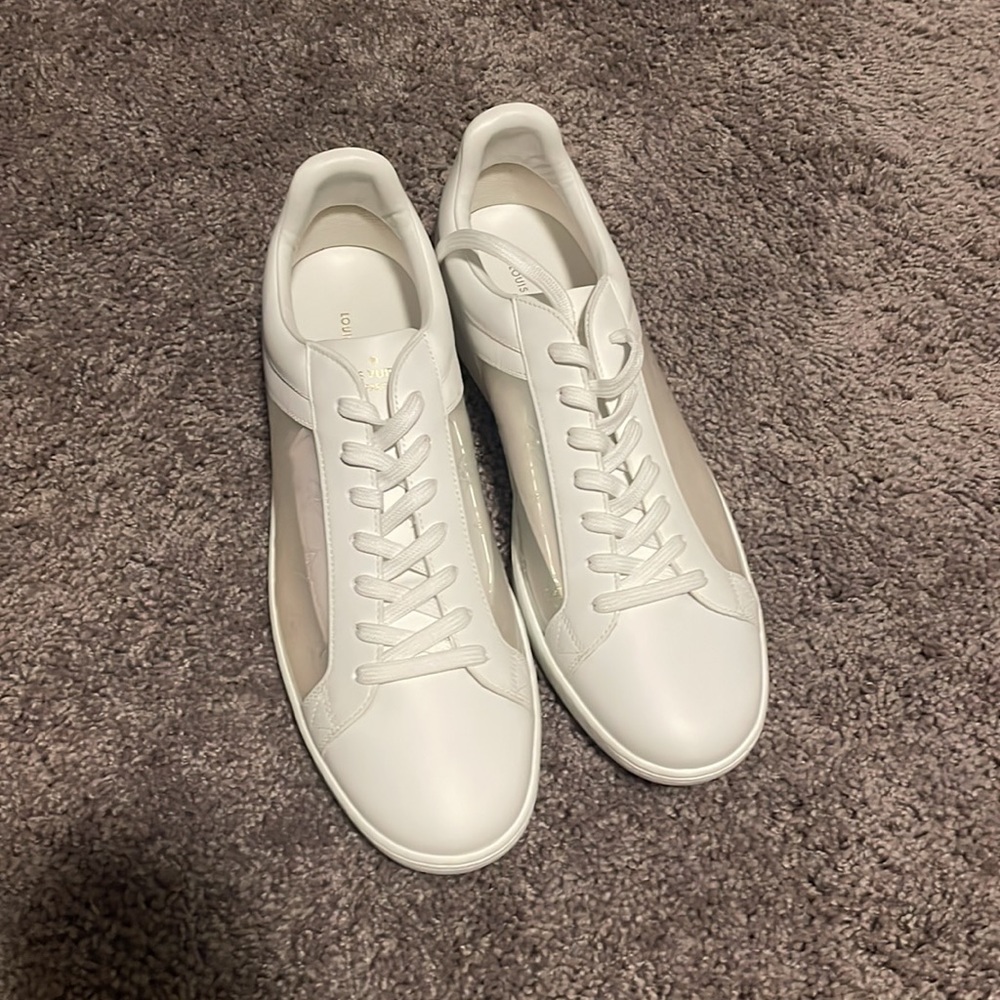 New and Authentic louis vuitton 1a8mak luxembourg sneakers in size 39.5